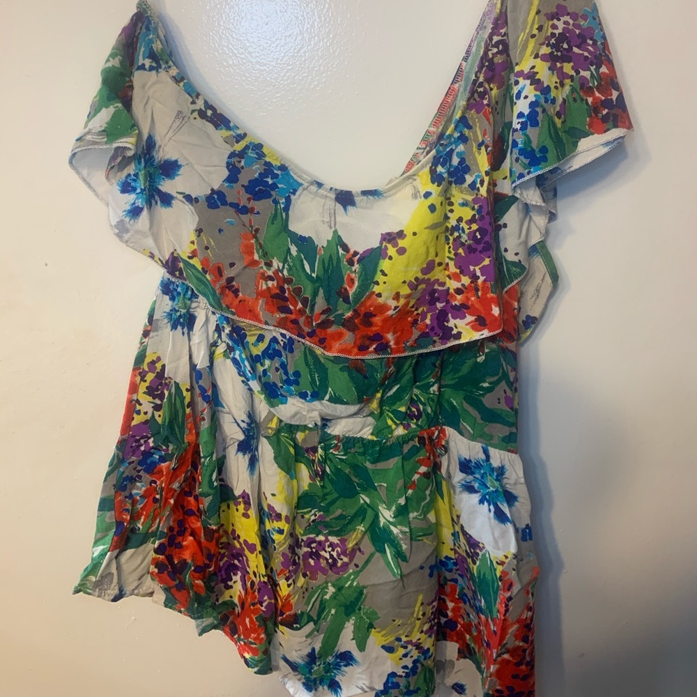 One shoulder top